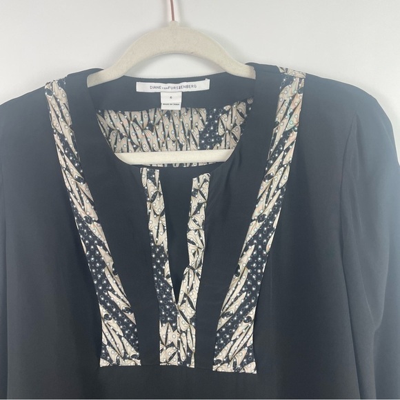 Diane Von Furstenburg Windona Black Panther Lace 100% Silk Blouse V-Neck Size 6 - Picture 3 of 16